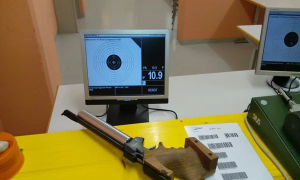 Ilario Costa, primo colpo a 10m, centro perfetto.